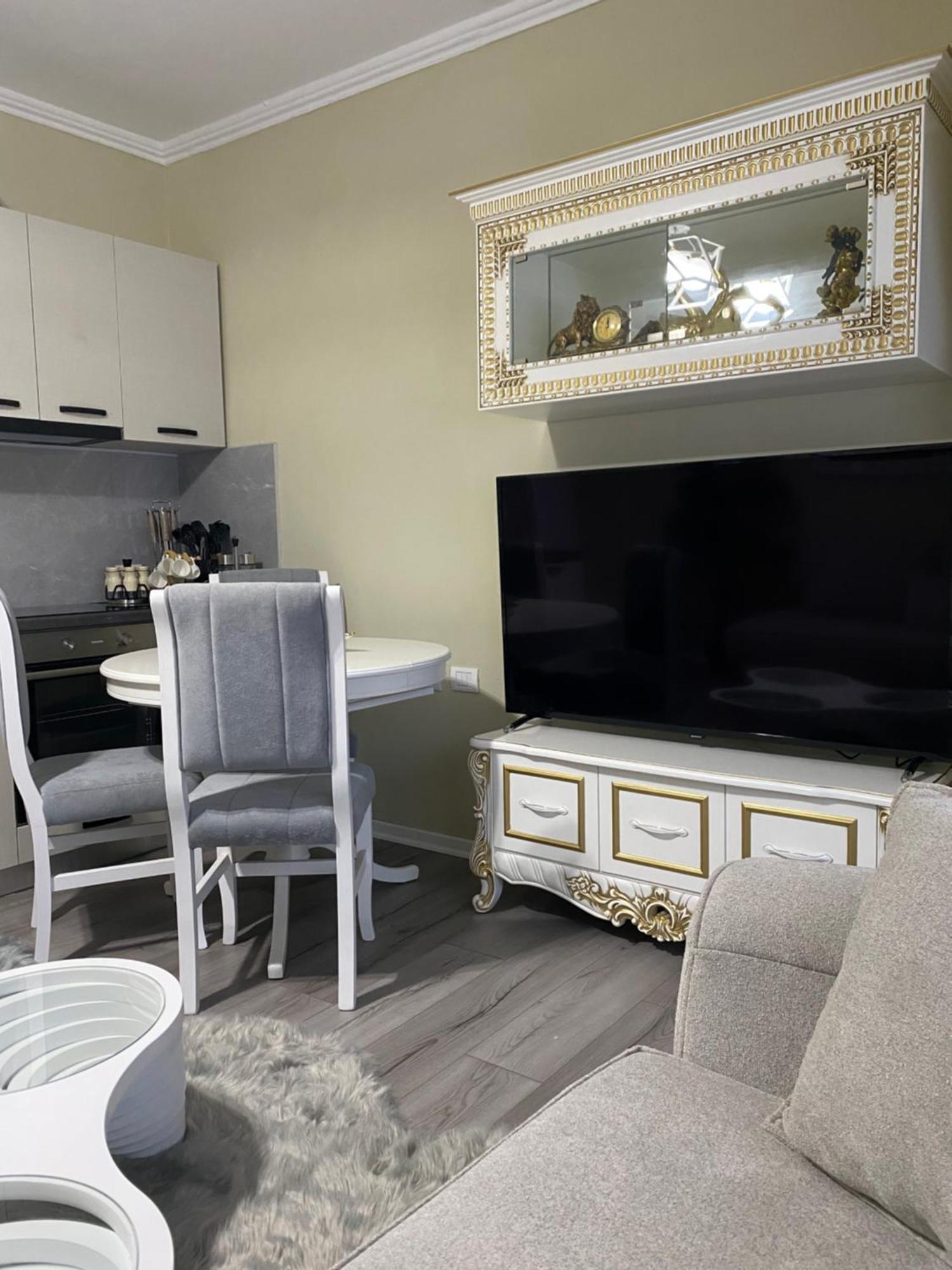 Julius Apartment *